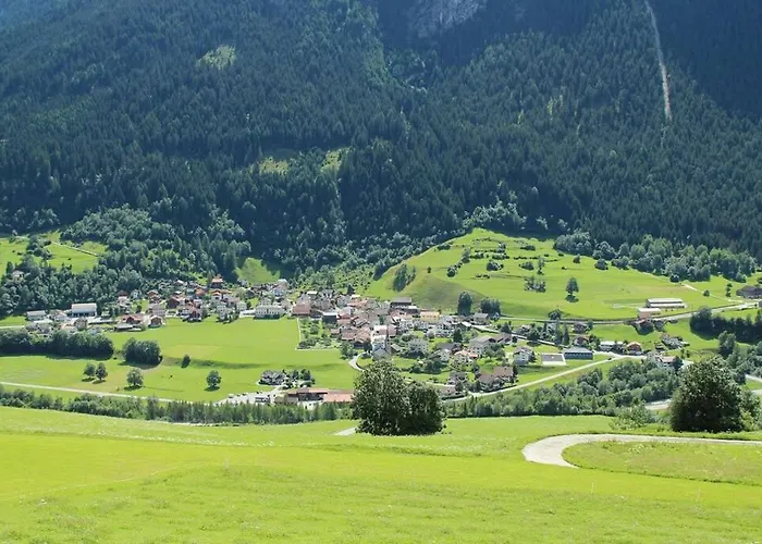 Neuwertige 3 ½ Zimmer-wohnung In Zillis/andeer Apartamento *