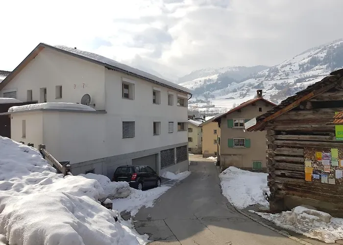 Daire Neuwertige 3 ½ Zimmer-wohnung In Zillis/andeer