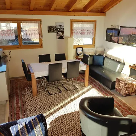 Neuwertige 3 ½ Zimmer-wohnung In Zillis/andeer Apartamento