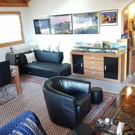 Neuwertige 3 ½ Zimmer-wohnung In Zillis/andeer Циллис