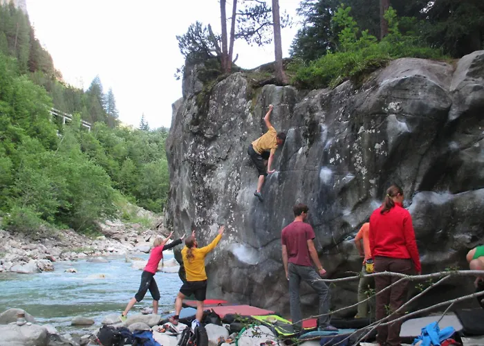 Apartment Neuwertige 3 ½ Zimmer-wohnung In Zillis/andeer Zillis